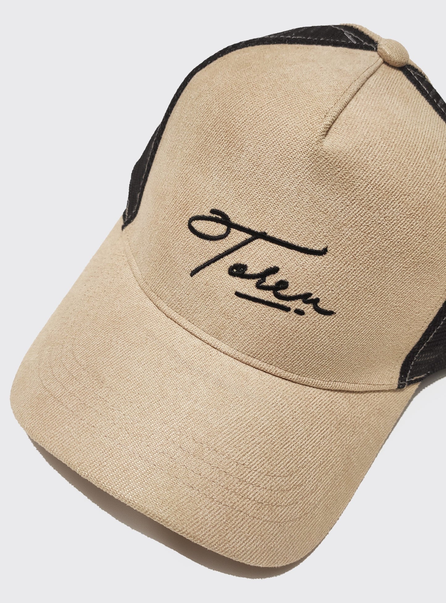 CAP TRUCKER · BORDADO
