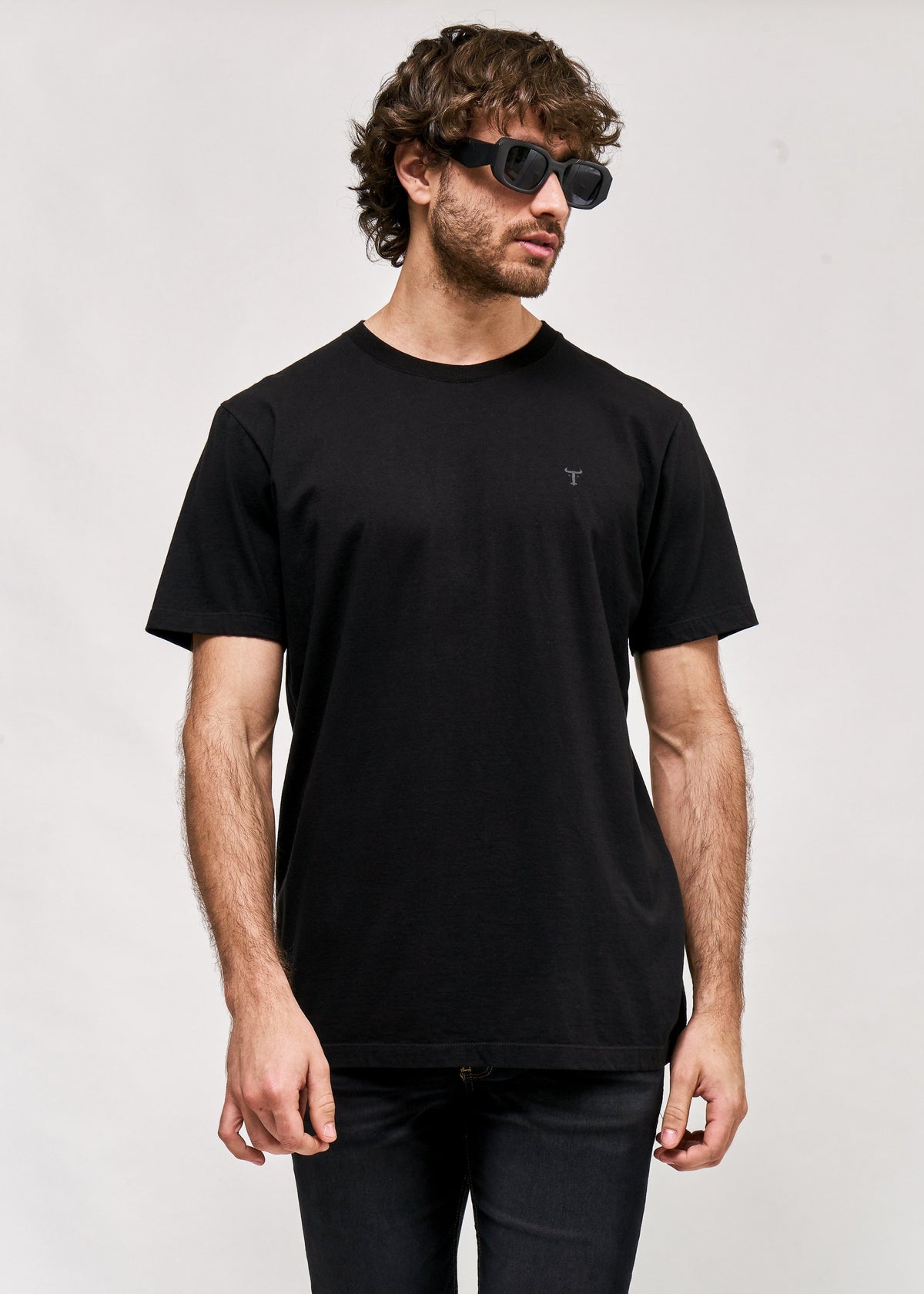 Remera lisa Mylar Negro · Slim Fit