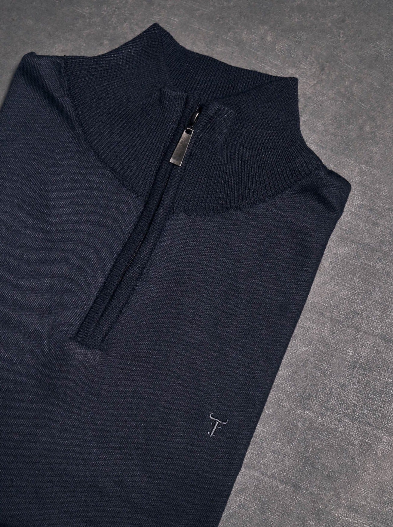Sweater Albert · cuello con cierre