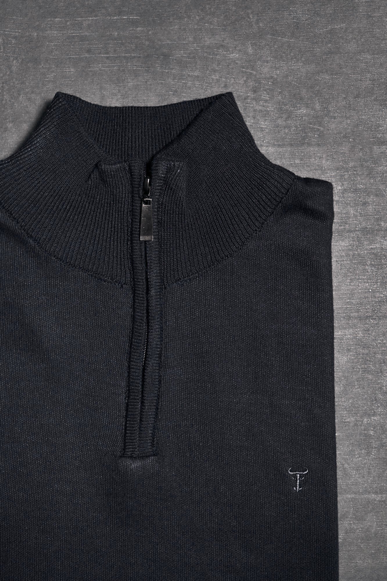 Sweater Albert · cuello con cierre