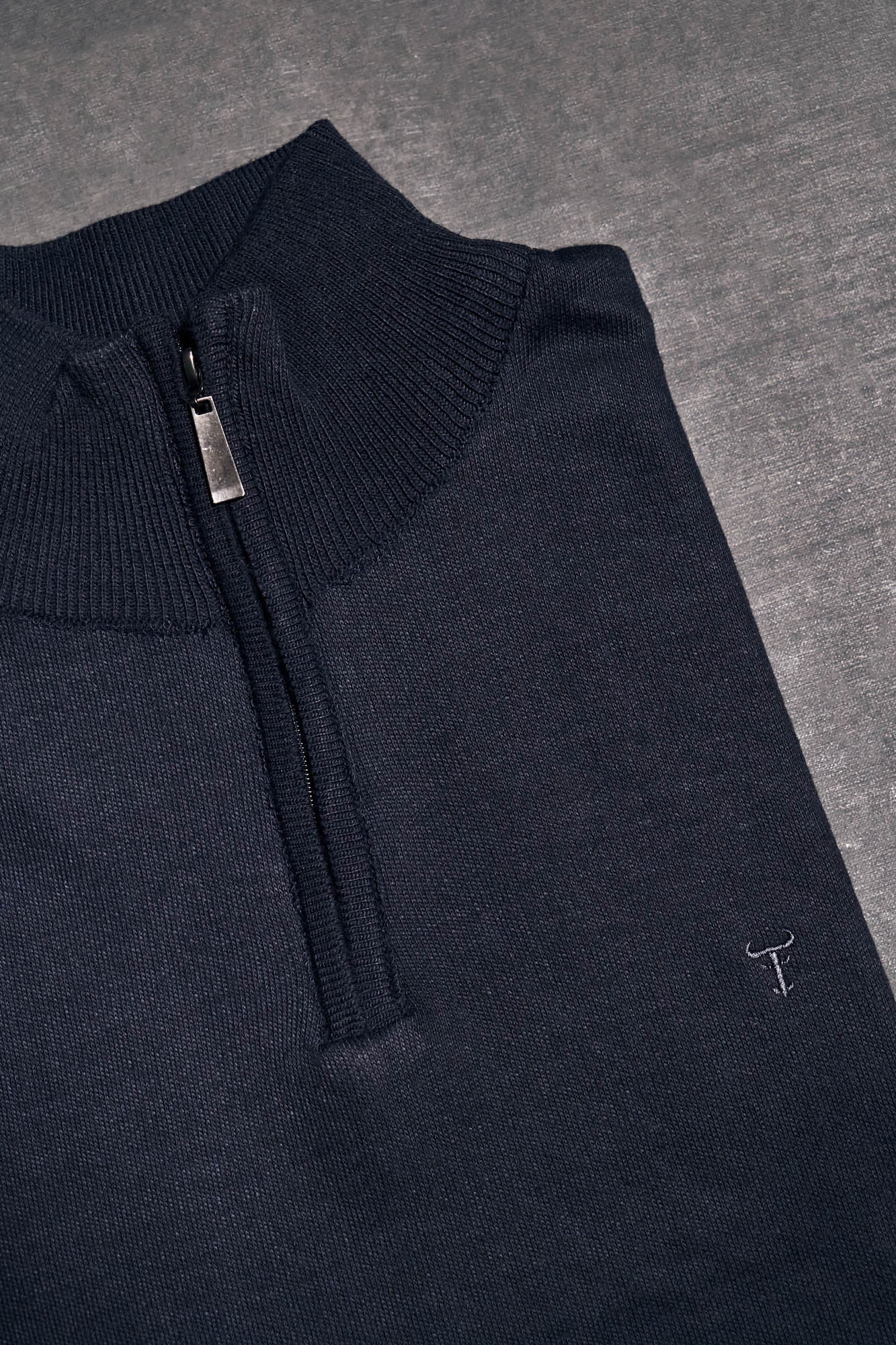 Sweater Albert · cuello con cierre