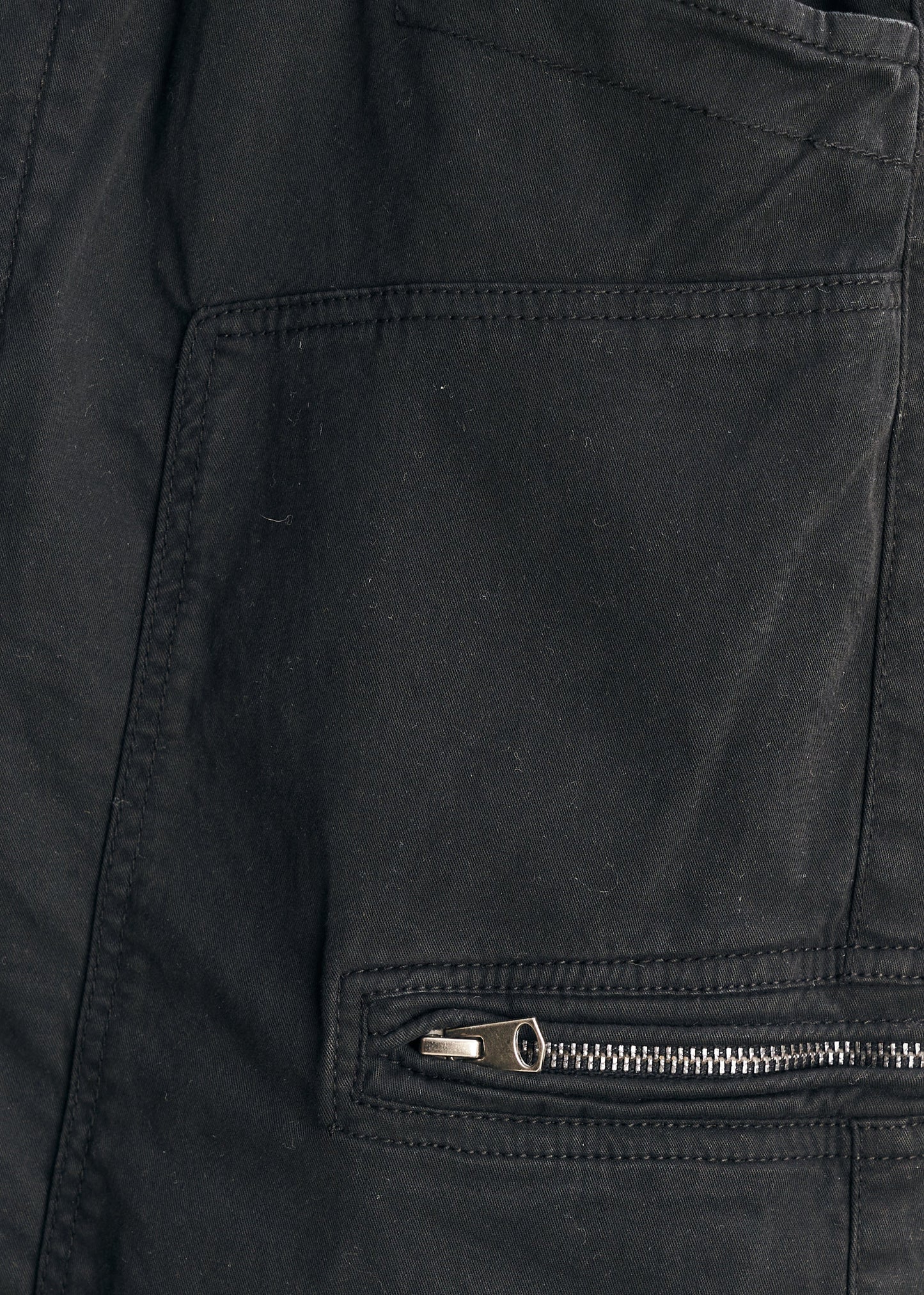 Babucha Guinea · Slim fit