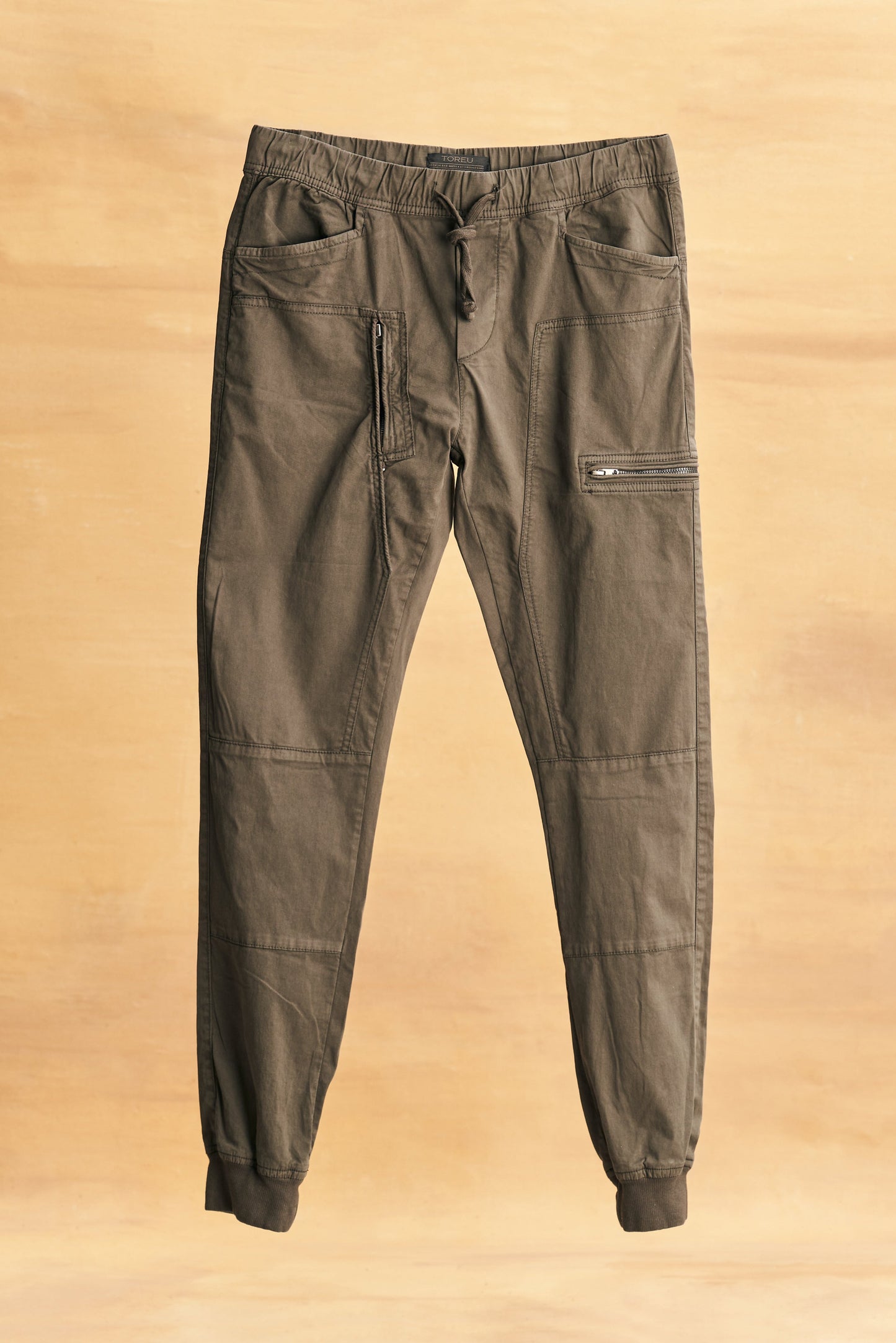 Babucha Guinea · Slim fit