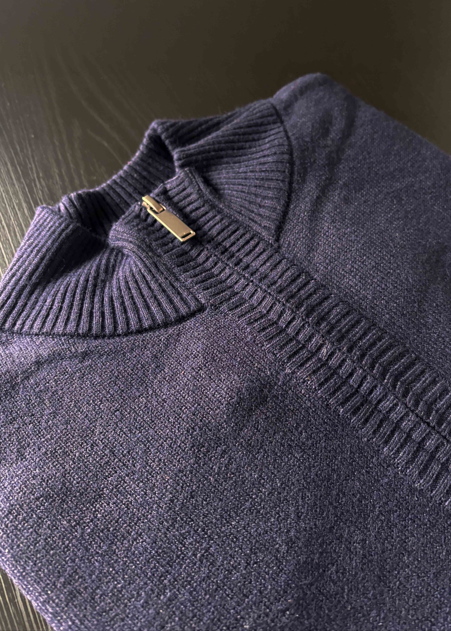 Sweater Hamilton Marino · Cuello medio cierre
