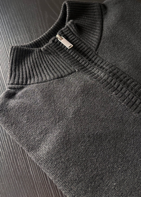 Sweater Hamilton Negro · Cuello medio cierre