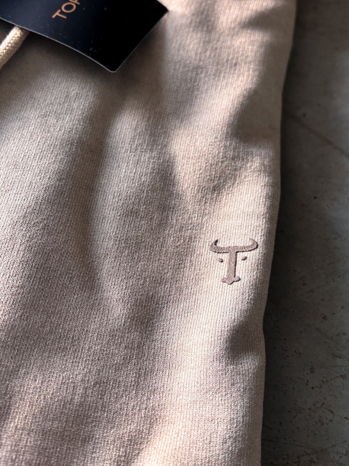 Buzo Bulk · Slim fit