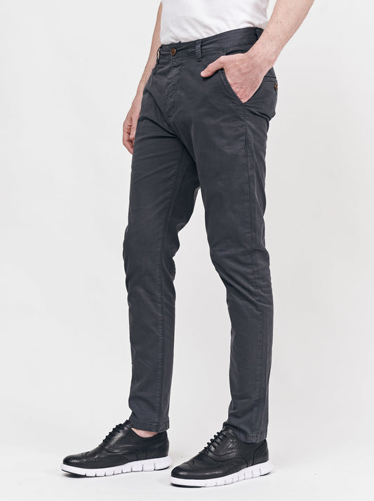 Chino Pharrel · Slim fit