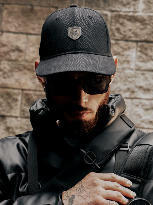 CAP TIGER NEGRA