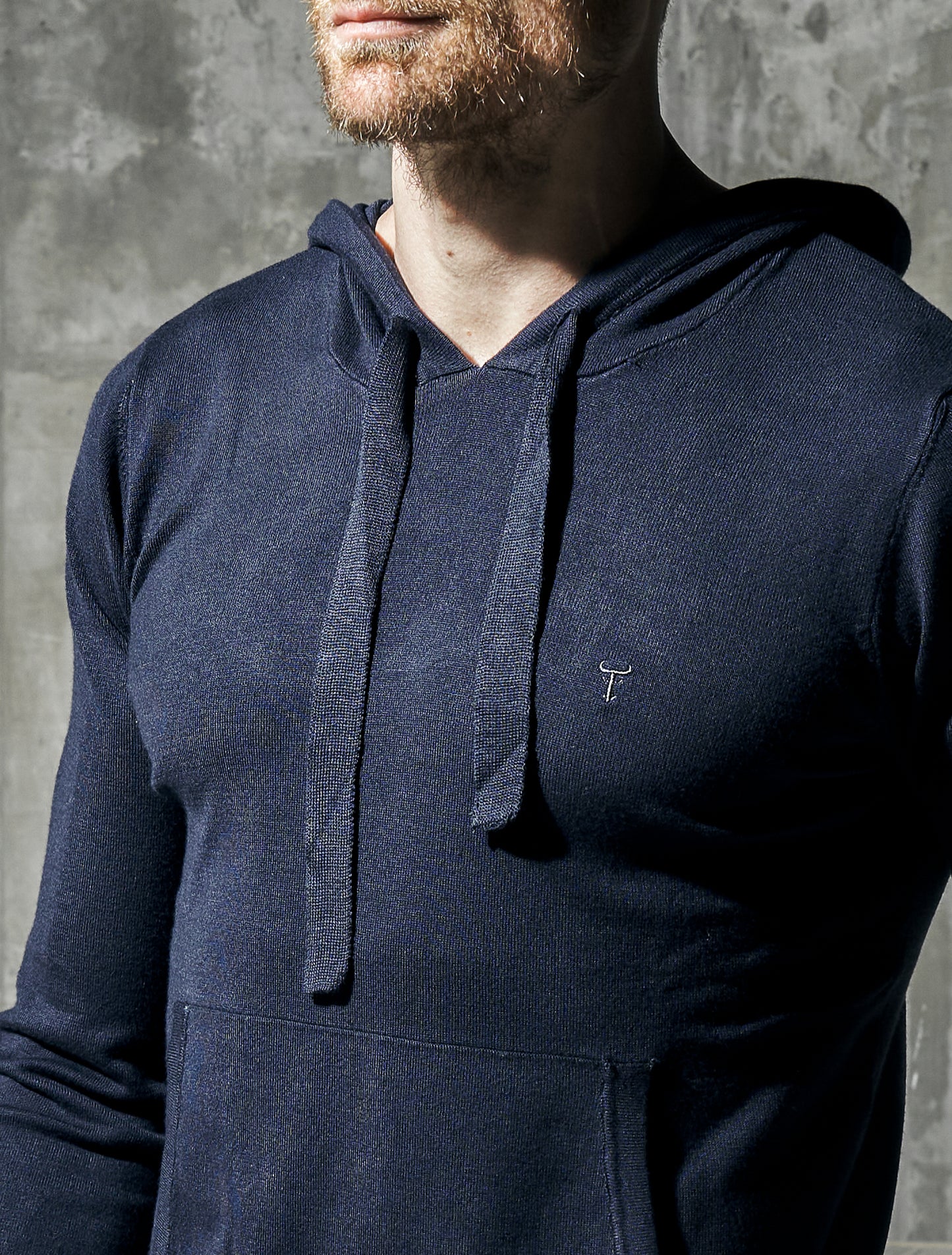 Sweater NILO · Canguro con capucha