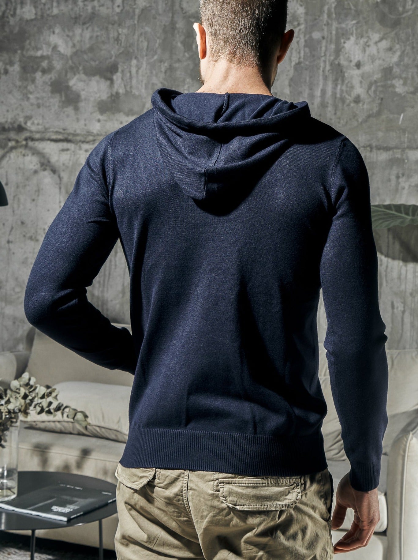Sweater NILO · Canguro con capucha