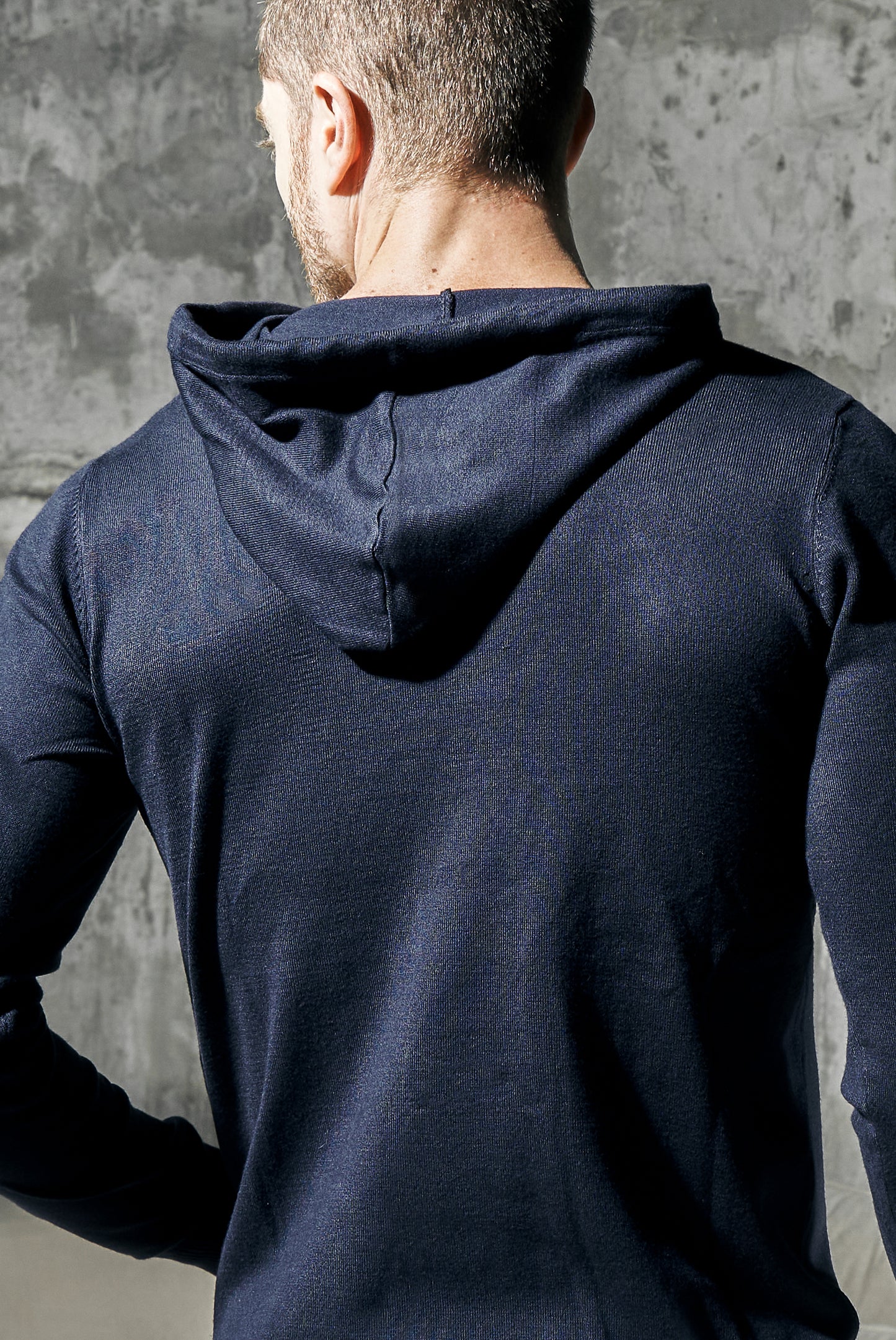 Sweater NILO · Canguro con capucha