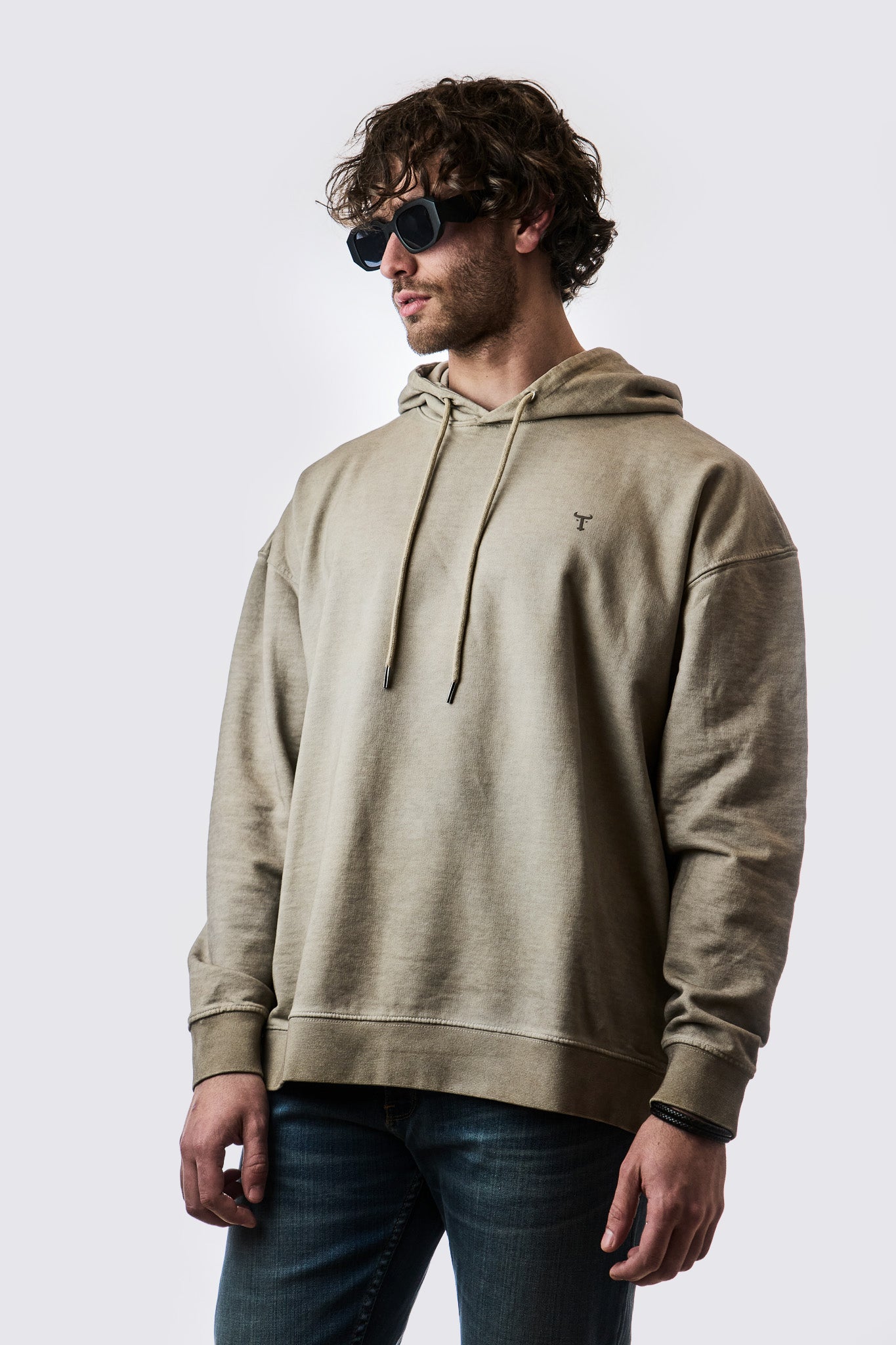Buzo Bulk · Slim fit