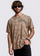 Remera Dekker Tostado · Regular fit