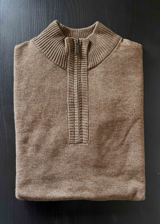 Sweater Hamilton Tostado · Cuello medio cierre