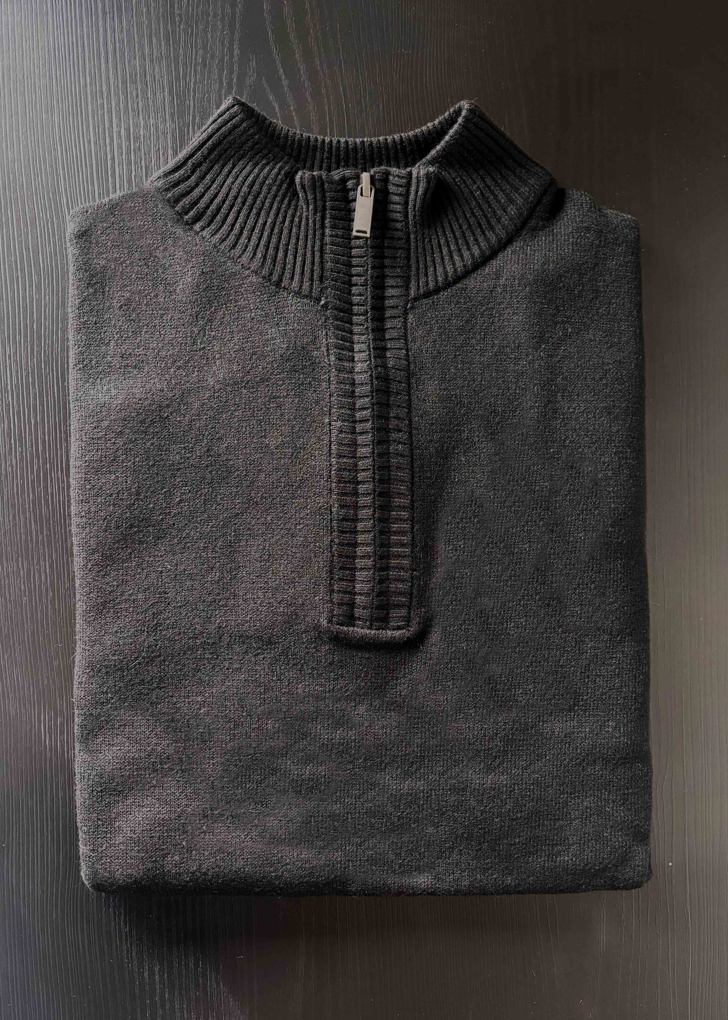 Sweater Hamilton Negro · Cuello medio cierre