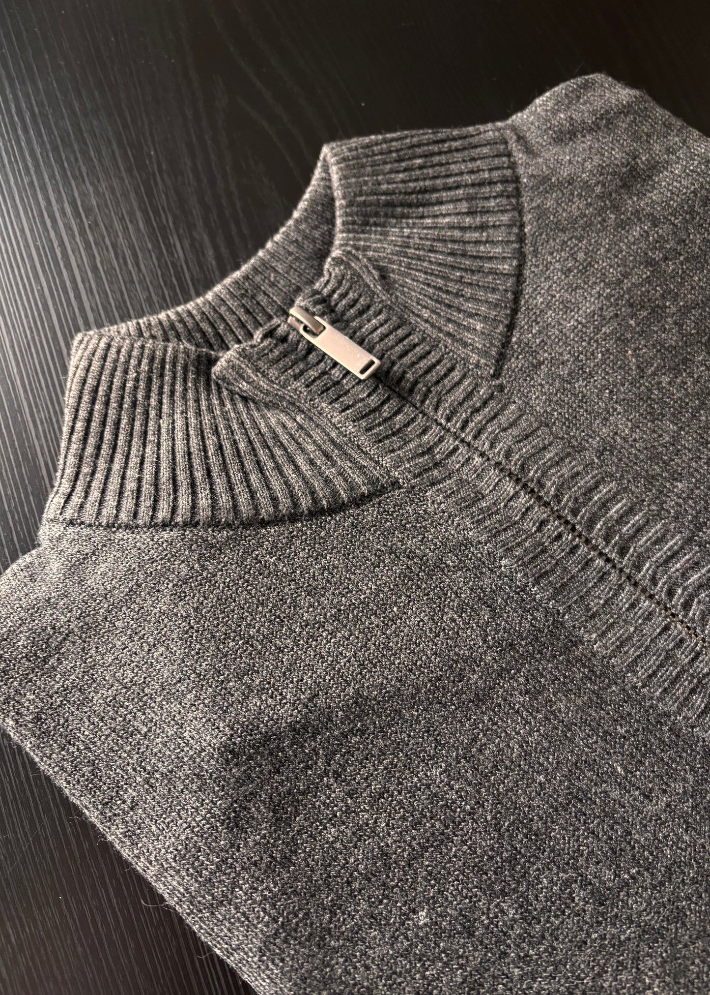 Sweater Hamilton Gris· Cuello medio cierre
