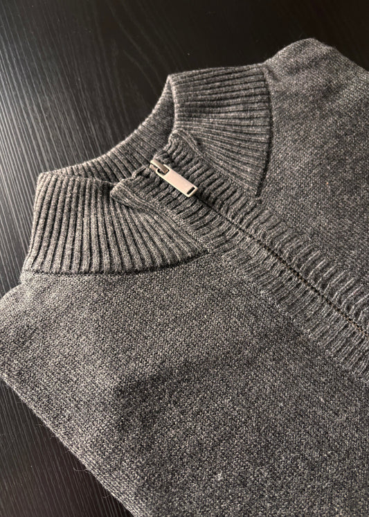 Sweater Hamilton Gris· Cuello medio cierre