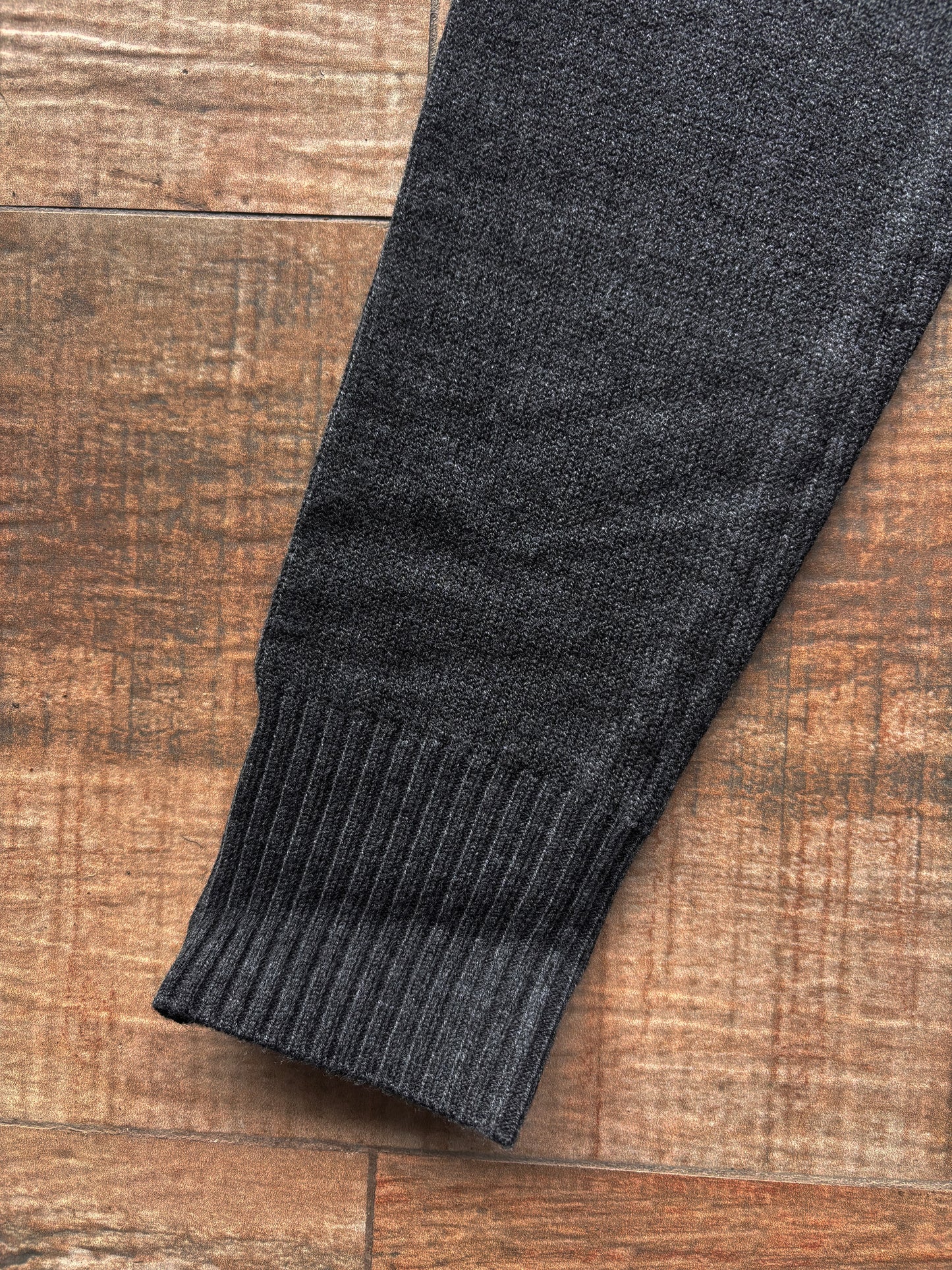 Sweater Hamilton Negro · Cuello medio cierre