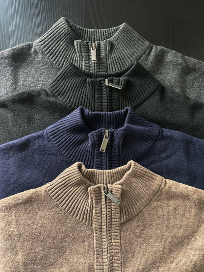 Sweater Hamilton Marino · Cuello medio cierre