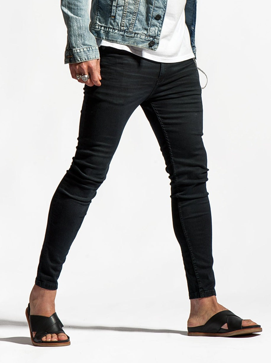 Newton Black · Skinny Fit