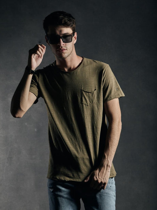Remera Fox con bolsillo · Flame